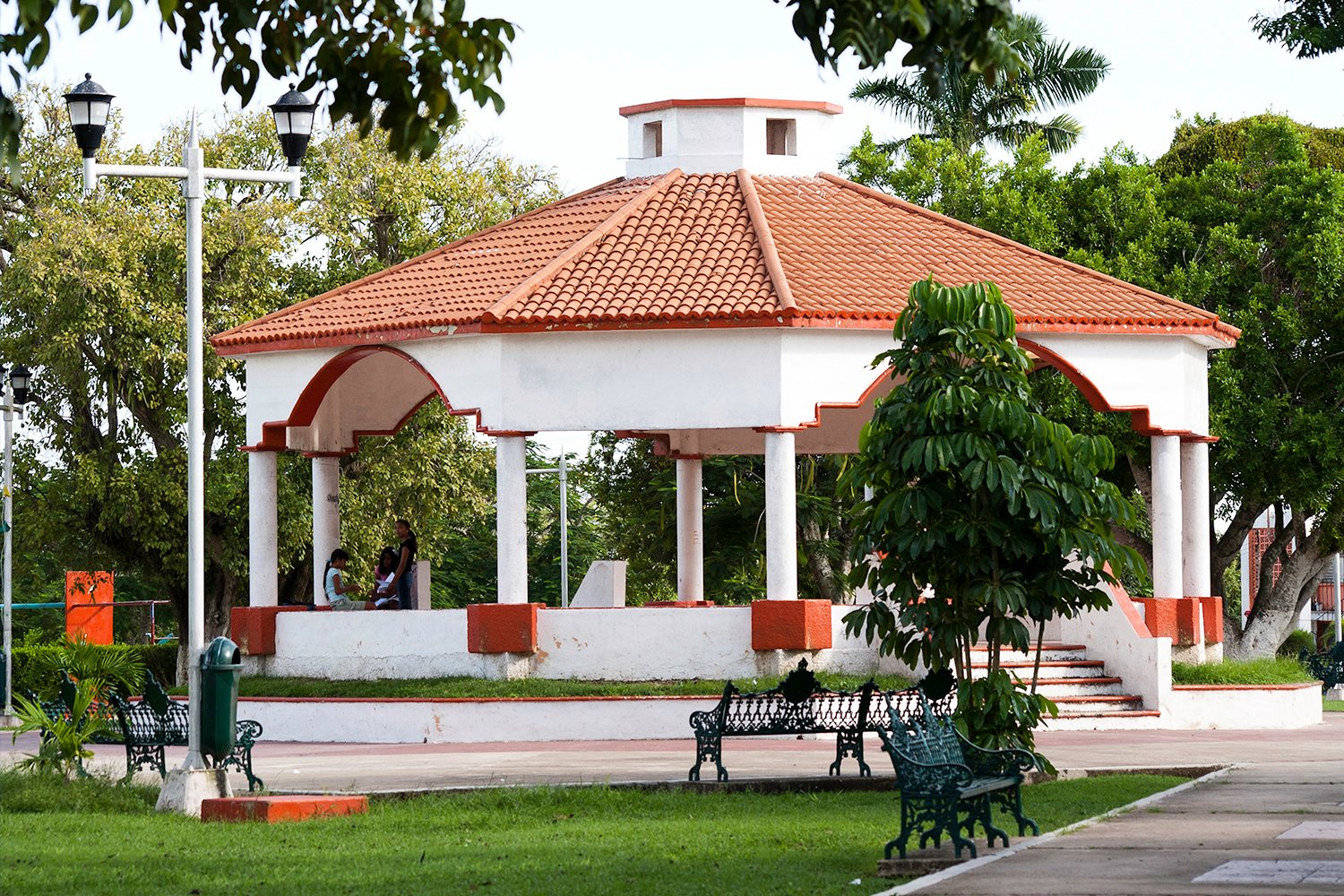 Plaza Principal Bacalar image